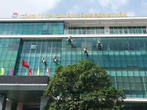 Dịch Vụ Lau Kính Tòa Nhà